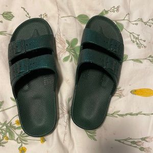 Freedom Moses Green Sparkle Slides